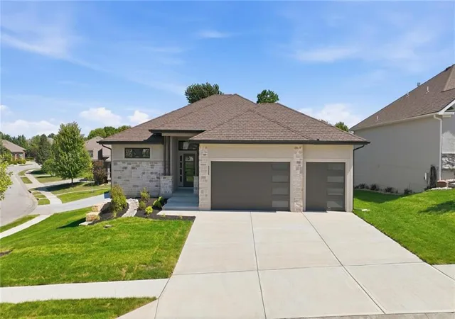 Photo 3 of Single family home for sale at 4225 Ne Overbrook Dr, Lees Summit, MO 64064 | MLS# 2641606 | Listing updated on 2026-09-13