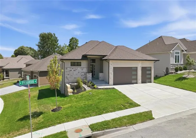 Photo 3 of Single family home for sale at 4225 NE Overbrook Dr, Lees Summit, MO 64064 | MLS# 2641606 | Listing updated on 2026-09-13