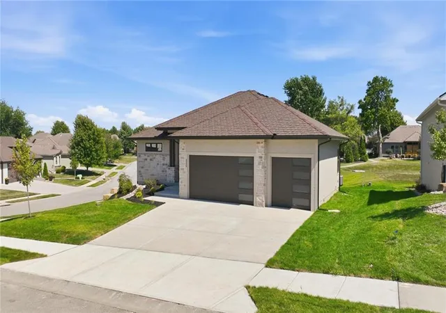Photo 4 of Single family home for sale at 4225 NE Overbrook Dr, Lees Summit, MO 64064 | MLS# 2641606 | Listing updated on 2026-09-13