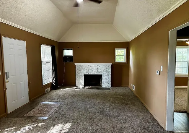 Photo 3 of Single family home for sale at 6800 Blue Pkwy, Kansas City, MO 64129 | MLS# 2641615 | Listing updated on 2026-09-14
