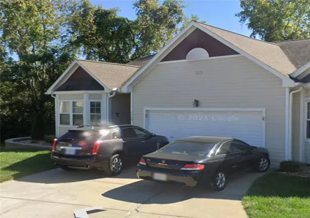 Photo 1 of Sale Pending at 4338 S Bryant Ct #106, Independence, MO 64055 | MLS# 2641631 | Listing updated on 2026-09-11