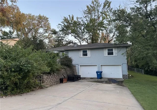 Photo 1 of Sale Pending at 10615 Meadow Ln Dr, Kansas City, MO 64152 | MLS# 2641636 | Listing updated on 2026-09-12