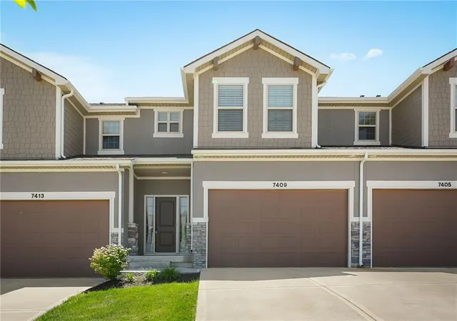 Photo 2 of Townhouse for sale at 7409 Grand Slam St, Parkville, MO 64152 | MLS# 2641643 | Listing updated on 2026-09-25