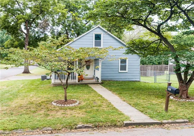Sale Pending at 901 N 12th Street, Leavenworth, KS 66048 | MLS# 2641644 | Listing updated on 2026-09-14
