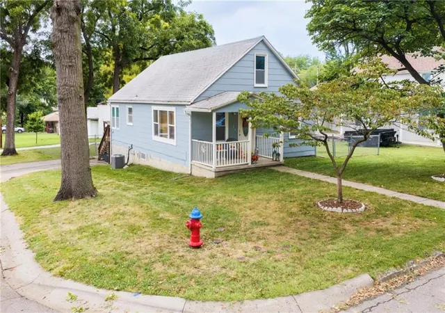 Photo 2 of Sale Pending at 901 N 12th Street, Leavenworth, KS 66048 | MLS# 2641644 | Listing updated on 2026-09-14