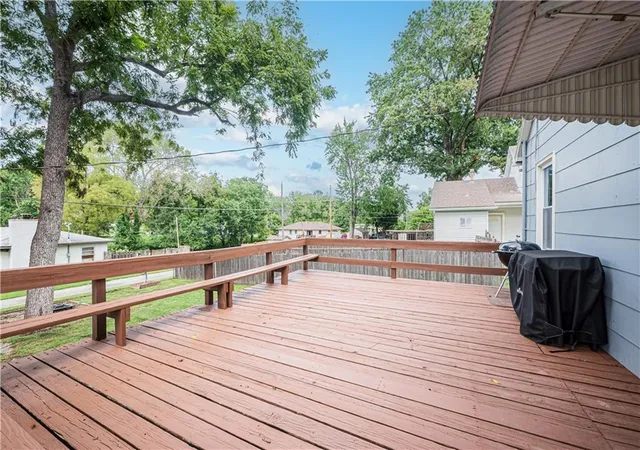 Photo 4 of Sale Pending at 901 N 12th Street, Leavenworth, KS 66048 | MLS# 2641644 | Listing updated on 2026-09-14
