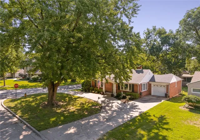 Photo 2 of Single family home for sale at 4301 W 62nd Terrace, Fairway, KS 66205 | MLS# 2641649 | Listing updated on 2026-09-21