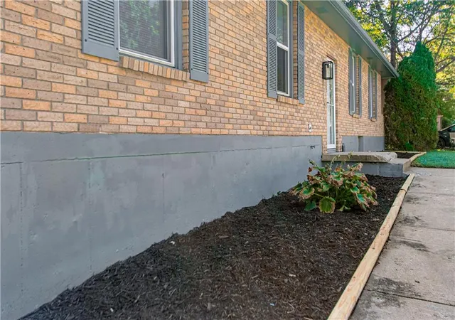 Photo 2 of Single family home for sale at 300 Parkwood Dr, Blue Springs, MO 64014 | MLS# 2641659 | Listing updated on 2026-09-14