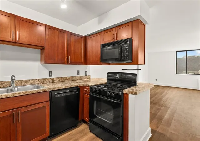 Photo 4 of Condo for sale at 600 E 8th Street #9S, Kansas City, MO 64106 | MLS# 2641677 | Listing updated on 2026-09-14