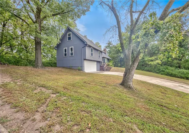 Photo 2 of Single family home for sale at 5409 Nw Fox Hl Rd, Kansas City, MO 64152 | MLS# 2641678 | Listing updated on 2026-09-15