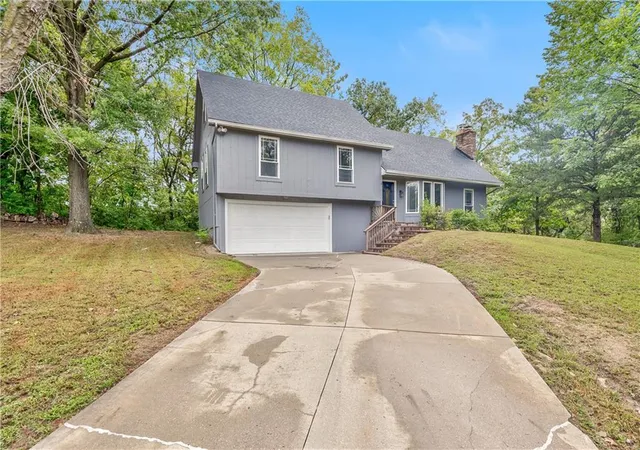 Photo 3 of Single family home for sale at 5409 Nw Fox Hl Rd, Kansas City, MO 64152 | MLS# 2641678 | Listing updated on 2026-09-15