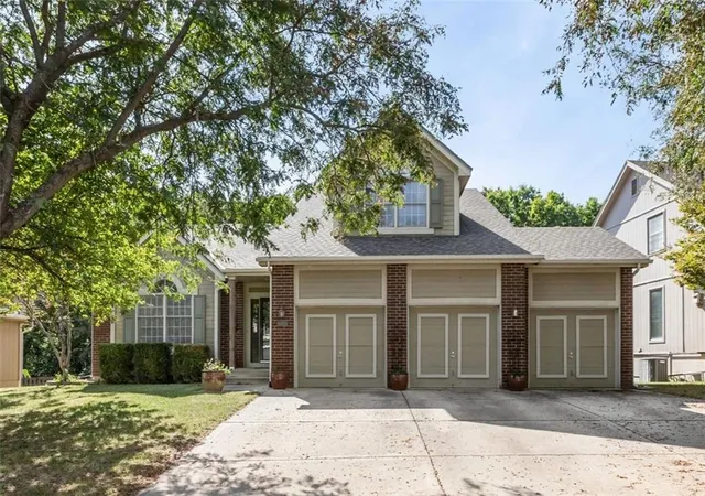 Single family home for sale at 7640 N Everton Ave, Kansas City, MO 64152 | MLS# 2641710 | Listing updated on 2026-09-13