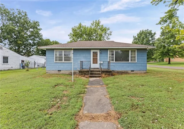 Photo 1 of Sale Pending at 624 N Vermont St, Iola, KS 66749 | MLS# 2641719 | Listing updated on 2026-09-15
