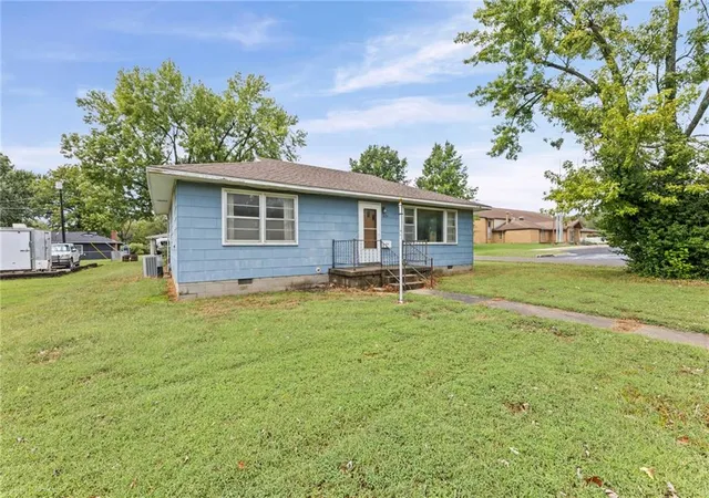 Photo 2 of Sale Pending at 624 N Vermont St, Iola, KS 66749 | MLS# 2641719 | Listing updated on 2026-09-15