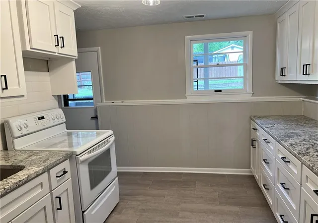 Photo 3 of Single family home for sale at 1518 Davis Rd, Lawrence, KS 66046 | MLS# 2641764 | Listing updated on 2026-09-12