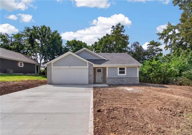 Photo 1 of Single family home for sale at 301 W 18th Street, Higginsville, MO 64037 | MLS# 2641780 | Listing updated on 2026-09-12