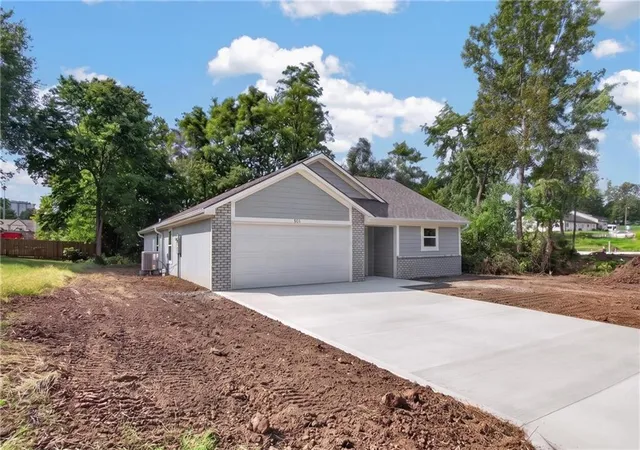 Photo 3 of Single family home for sale at 301 W 18th Street, Higginsville, MO 64037 | MLS# 2641780 | Listing updated on 2026-09-12