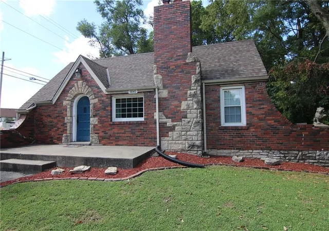 Photo 1 of Single family home for sale at 5840 Blue Ridge Blvd, Raytown, MO 64133 | MLS# 2641810 | Listing updated on 2026-09-15