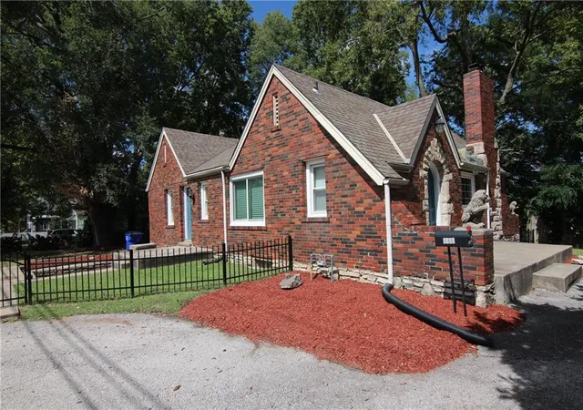Photo 2 of Single family home for sale at 5840 Blue Ridge Blvd, Raytown, MO 64133 | MLS# 2641810 | Listing updated on 2026-09-15