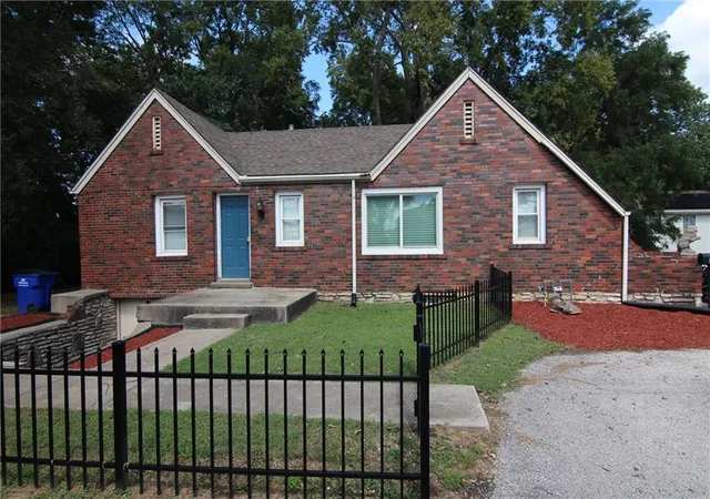 Photo 3 of Single family home for sale at 5840 Blue Ridge Blvd, Raytown, MO 64133 | MLS# 2641810 | Listing updated on 2026-09-15