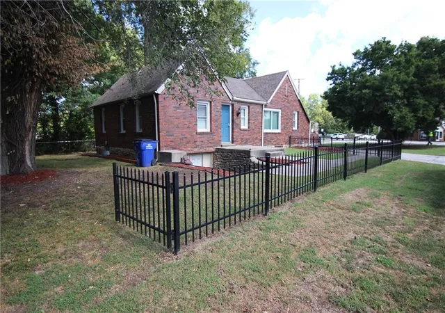 Photo 4 of Single family home for sale at 5840 Blue Ridge Blvd, Raytown, MO 64133 | MLS# 2641810 | Listing updated on 2026-09-15