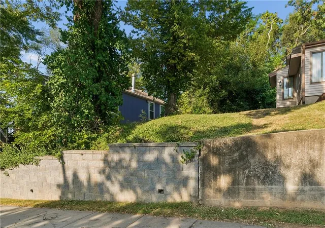 Photo 2 of Land for sale at 2114 Belleview Ave, Kansas City, MO 64108 | MLS# 2641822 | Listing updated on 2026-09-12