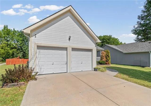 Photo 3 of Single family home for sale at 8600 Ne 116th Street, Kansas City, MO 64157 | MLS# 2641824 | Listing updated on 2026-09-14