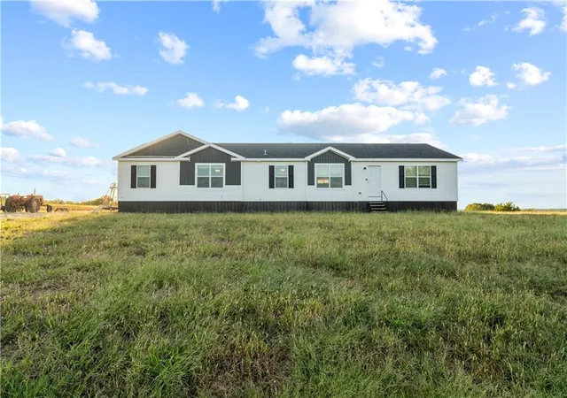 Single family home for sale at 6650 Logeman Rd, Atchison, KS 66002 | MLS# 2641833