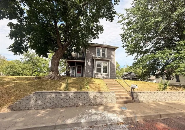 Photo 2 of Single family home for sale at 515 T St, Atchison, KS 66002 | MLS# 2641844 | Listing updated on 2026-09-14