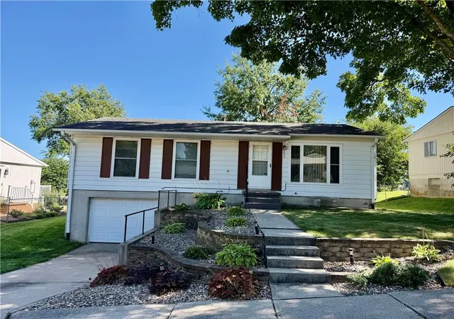 Photo 1 of Single family home for sale at 2403 College Ln W, St Joseph, MO 64503 | MLS# 2641889 | Listing updated on 2026-09-15