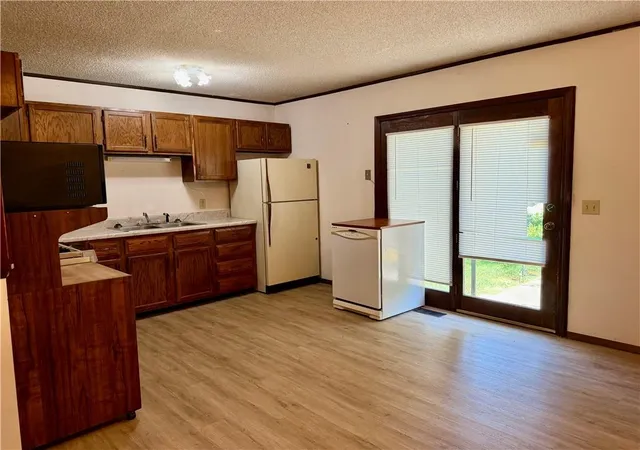 Photo 4 of Single family home for sale at 2403 College Ln W, St Joseph, MO 64503 | MLS# 2641889 | Listing updated on 2026-09-15