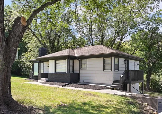Photo 3 of Single family home for sale at 7210 Hullwood Ave, Kansas City, MO 64133 | MLS# 2641914 | Listing updated on 2026-09-15