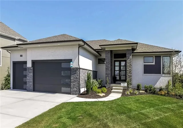 Photo 1 of Sale Pending at 21106 West 81st St, Lenexa, KS 66220 | MLS# 2642309 | Listing updated on 2026-09-15