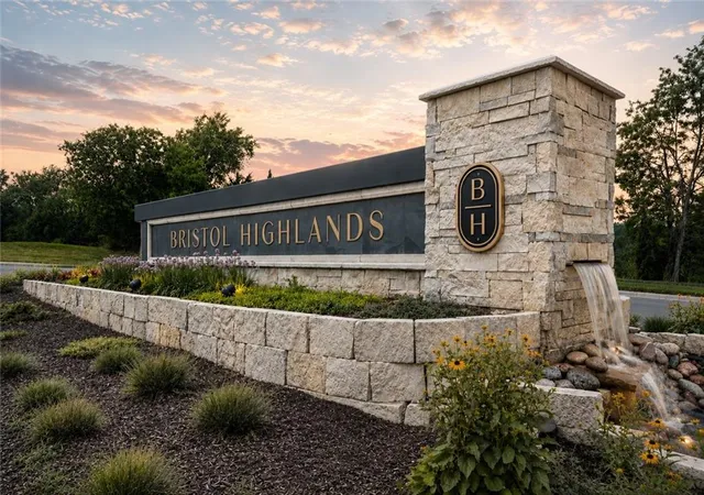 Photo 2 of Sale Pending at 21106 West 81st St, Lenexa, KS 66220 | MLS# 2642309 | Listing updated on 2026-09-15