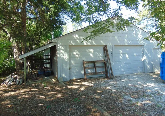 Photo 1 of Sale Pending at 302 W Chestnut St, Harrisonville, MO 64701 | MLS# 2642375 | Listing updated on 2026-09-15