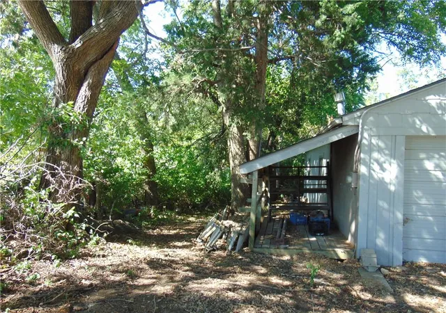 Photo 3 of Sale Pending at 302 W Chestnut St, Harrisonville, MO 64701 | MLS# 2642375 | Listing updated on 2026-09-15