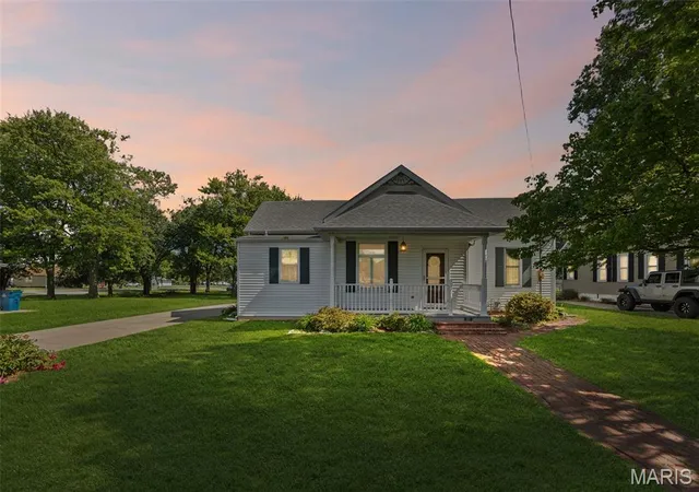 Photo 2 of Single family home for sale at 207 W Vine St, Brighton, IL 62012 | MLS# MIS25036432 | Listing updated on 2026-09-27
