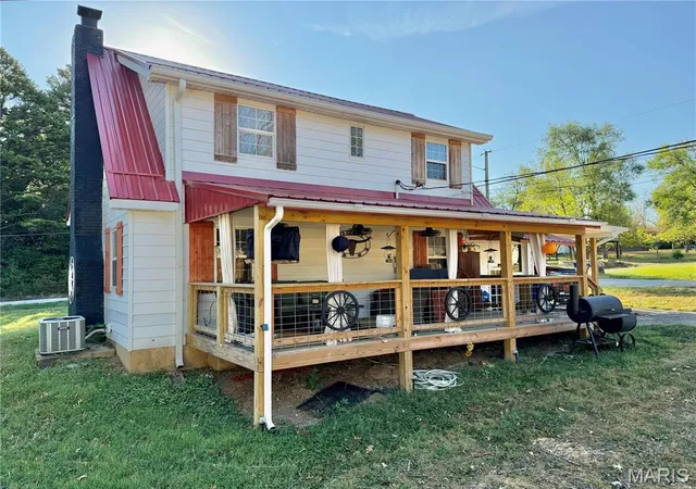 Photo 3 of Single family home for sale at 1409 S Washington St, Salem, MO 65560 | MLS# MIS25046294 | Listing updated on 2026-09-14