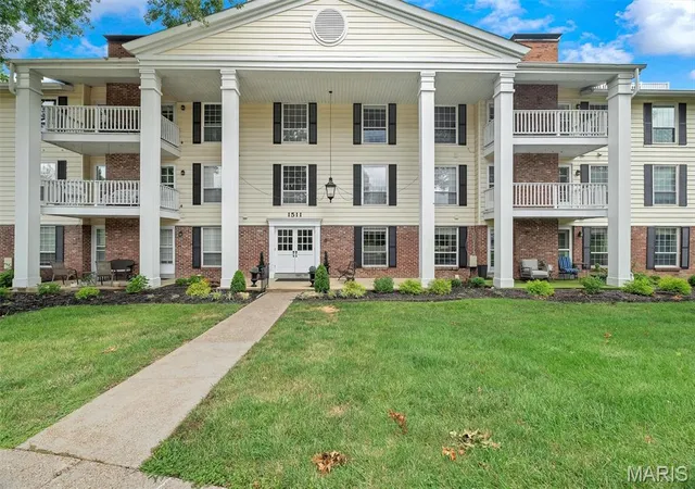 Photo 3 of Condo for sale at 1511 Hampton Hall Dr #19 & 20, Chesterfield, MO 63017 | MLS# MIS25050891 | Listing updated on 2026-09-11