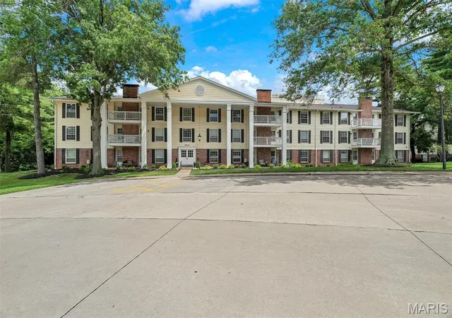 Photo 3 of Condo for sale at 1511 Hampton Hall Dr #19 & 20, Chesterfield, MO 63017 | MLS# MIS25050891 | Listing updated on 2026-09-11