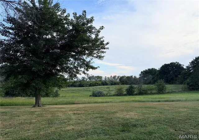 Photo 2 of Sale Pending at 26172 Hwy 11, Saint Catharine, MO 64628 | MLS# MIS25064038 | Listing updated on 2026-10-06