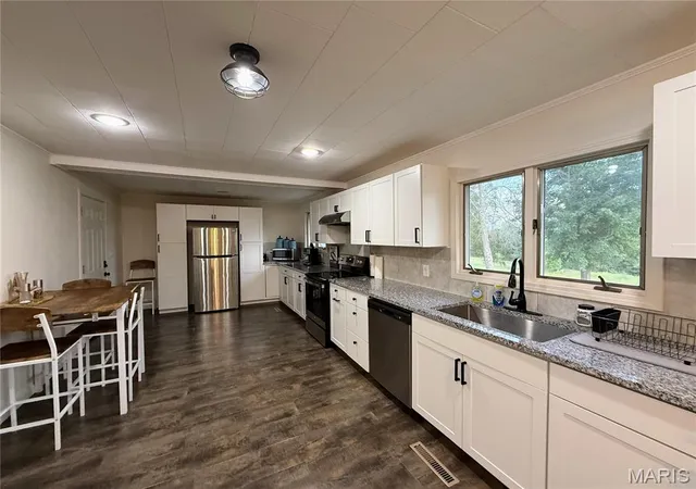 Photo 3 of Sale Pending at 26172 Hwy 11, Saint Catharine, MO 64628 | MLS# MIS25064038 | Listing updated on 2026-10-06