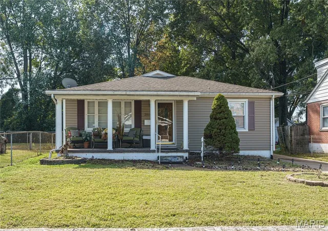 Photo 1 of Single family home for sale at 2814 Palmer Ave, Granite City, IL 62040 | MLS# MIS25067645 | Listing updated on 2026-09-14