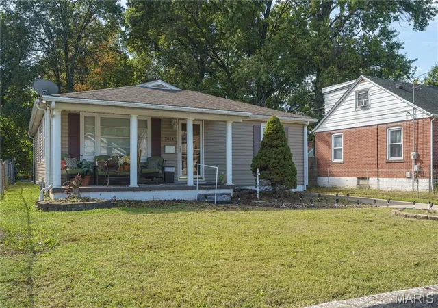 Photo 3 of Single family home for sale at 2814 Palmer Ave, Granite City, IL 62040 | MLS# MIS25067645 | Listing updated on 2026-09-14
