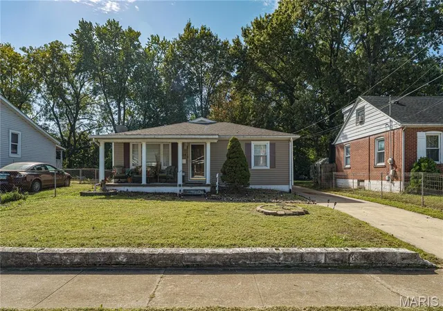 Photo 3 of Single family home for sale at 2814 Palmer Ave, Granite City, IL 62040 | MLS# MIS25067645 | Listing updated on 2026-09-14