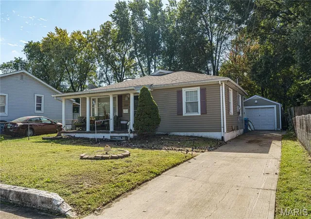 Photo 4 of Single family home for sale at 2814 Palmer Ave, Granite City, IL 62040 | MLS# MIS25067645 | Listing updated on 2026-09-14