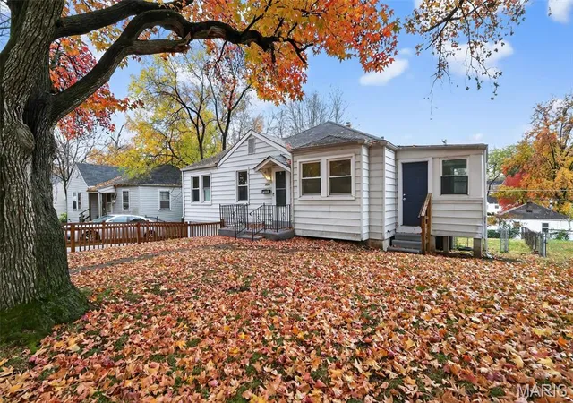 Photo 3 of Single family home for sale at 7046 Roslyn Dr, Saint Louis, MO 63136 | MLS# MIS25077362 | Listing updated on 2026-09-22