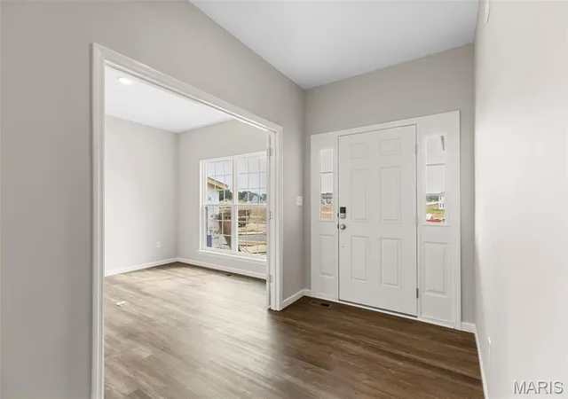 Photo 2 of Sale Pending at 225 Windmill View Dr, Wentzville, MO 63385 | MLS# MIS25082345 | Listing updated on 2026-09-10