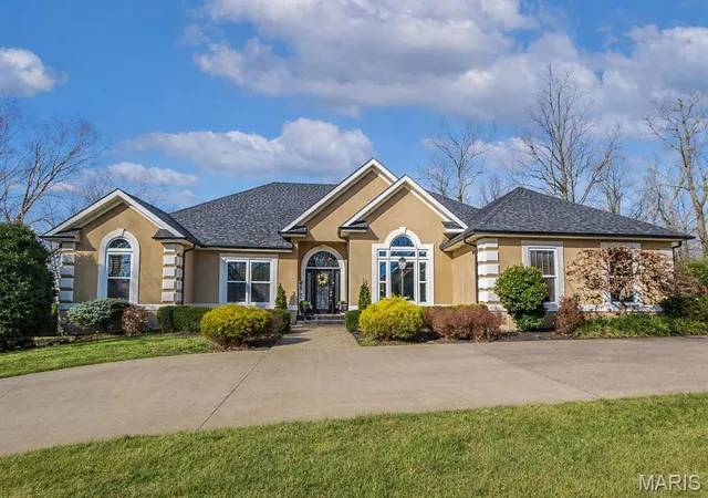 Photo 2 of Single family home for sale at 444 Windwood Lake Dr, Cape Girardeau, MO 63701 | MLS# MIS26000688 | Listing updated on 2026-09-15