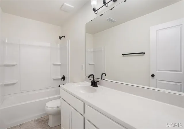 Photo 4 of Sale Pending at 35 Bluestem Ct, Lake Saint Louis, MO 63367 | MLS# MIS26004200 | Listing updated on 2026-09-30